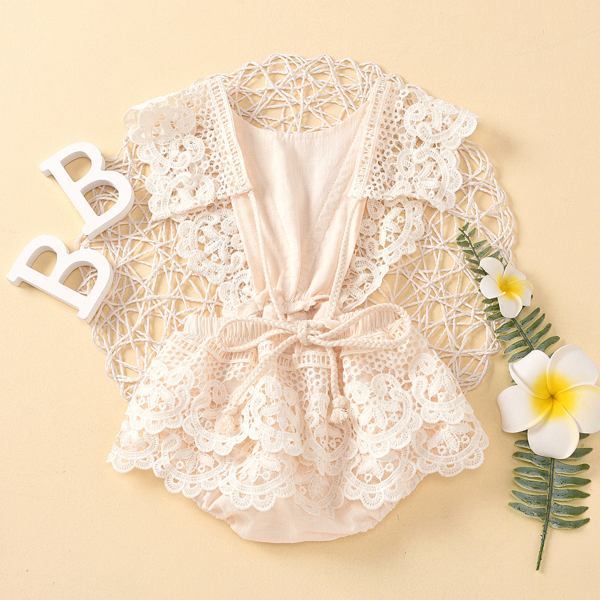 Solid Color Lace Lace Baby Jumpsuit